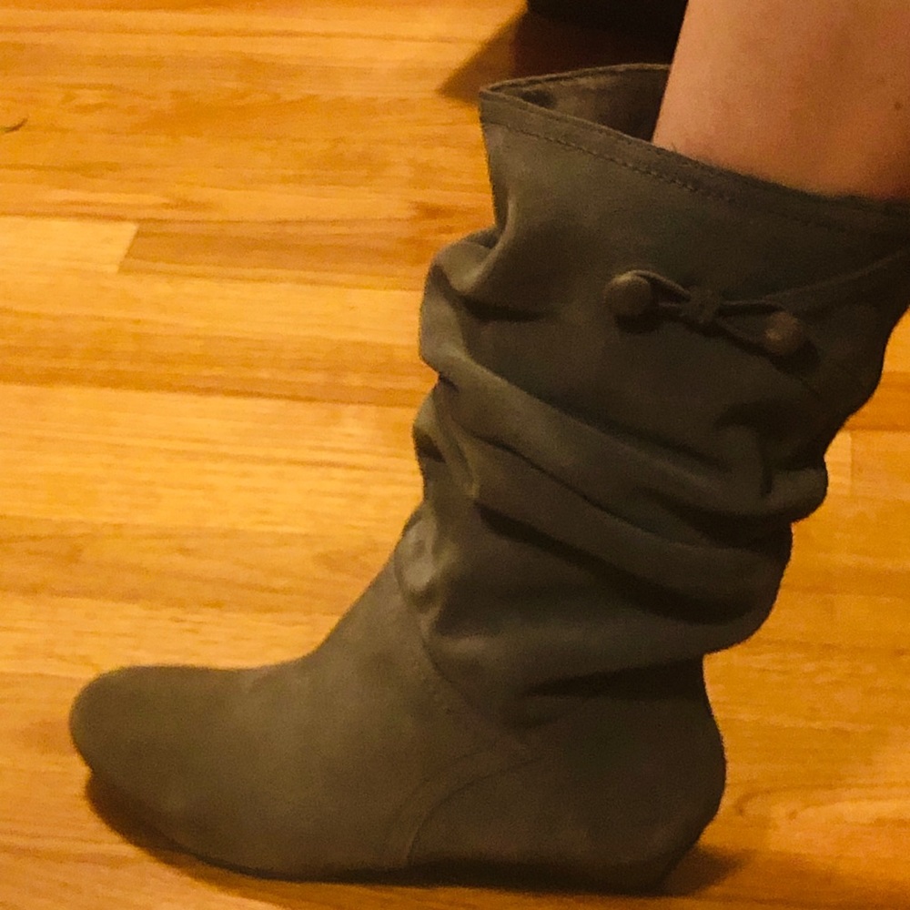 White mountain suede boots